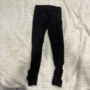 Lululemon Leggings w Pockets & Leg Detailing